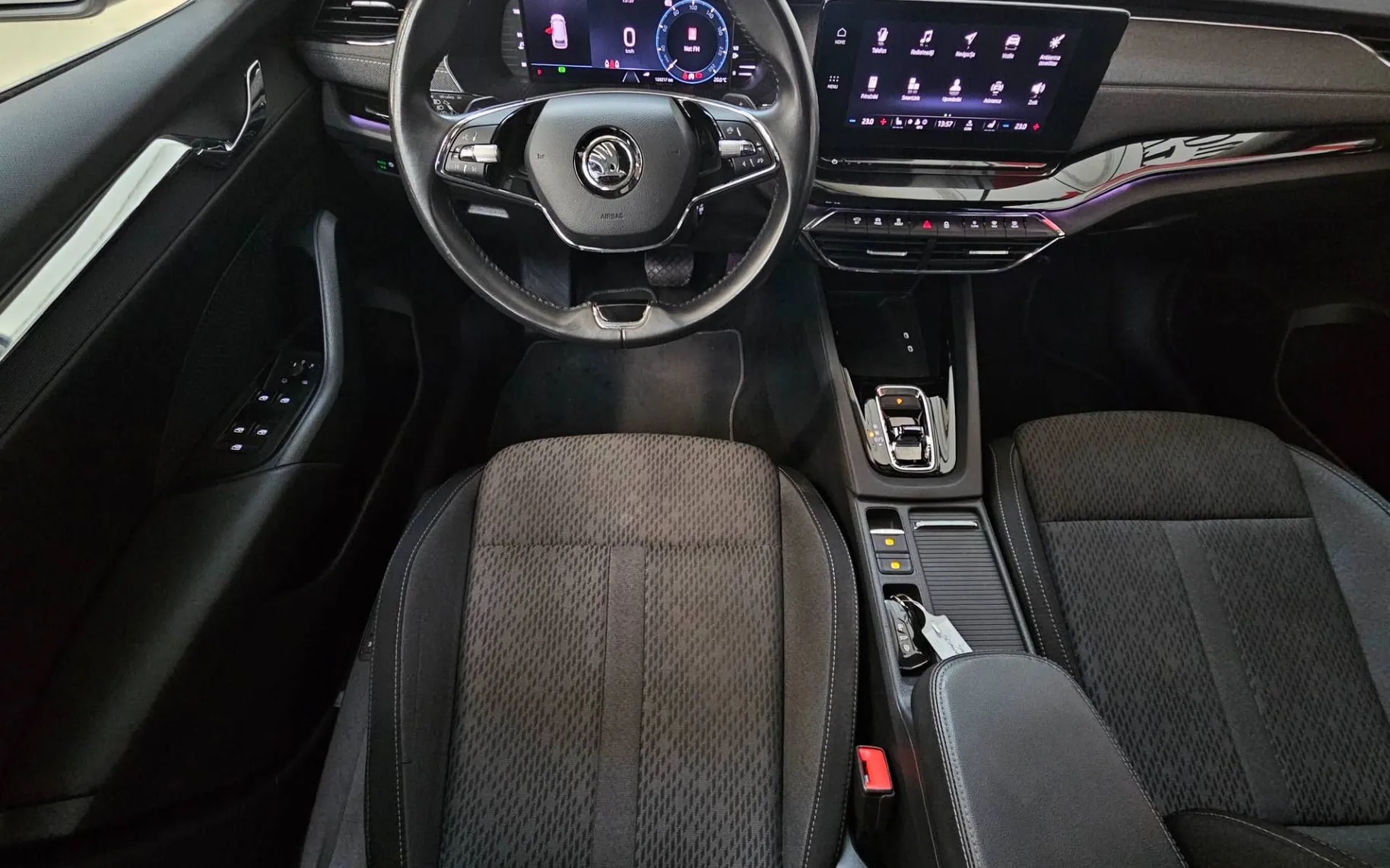 Notranja slika - Škoda Octavia - Combi 2.0 TDI Style DSG - 7