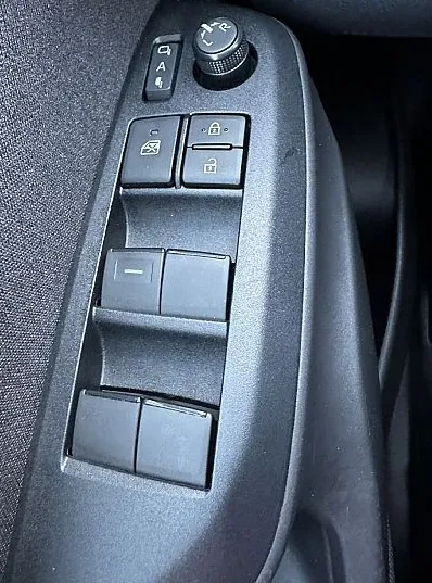 Zunanja slika - Toyota Yaris Cross - 1.5 VVT-i hibrid-KAMERA-KEYLESS-17COL-ACC-LINE ASS - 14