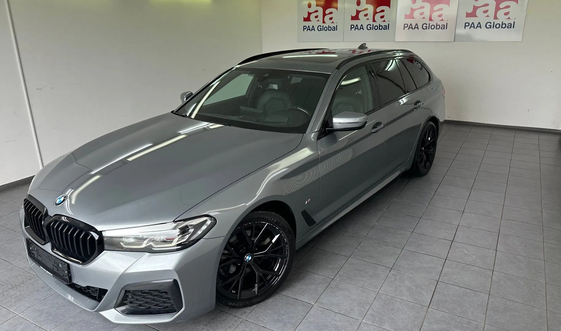 Zunanja slika - BMW Serija 5 - 520d Avt.M Sport.NEMŠKI+4ALU.KAMERA.PANORAMA.USNJE - 1