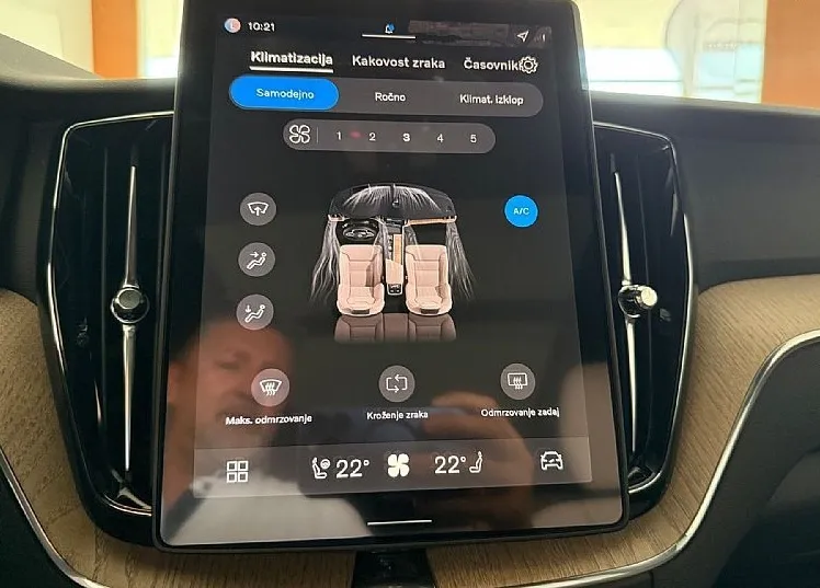 Zunanja slika - Volvo XC60 - T6 Plus Dark AWD PANO Harman Kardon - 27