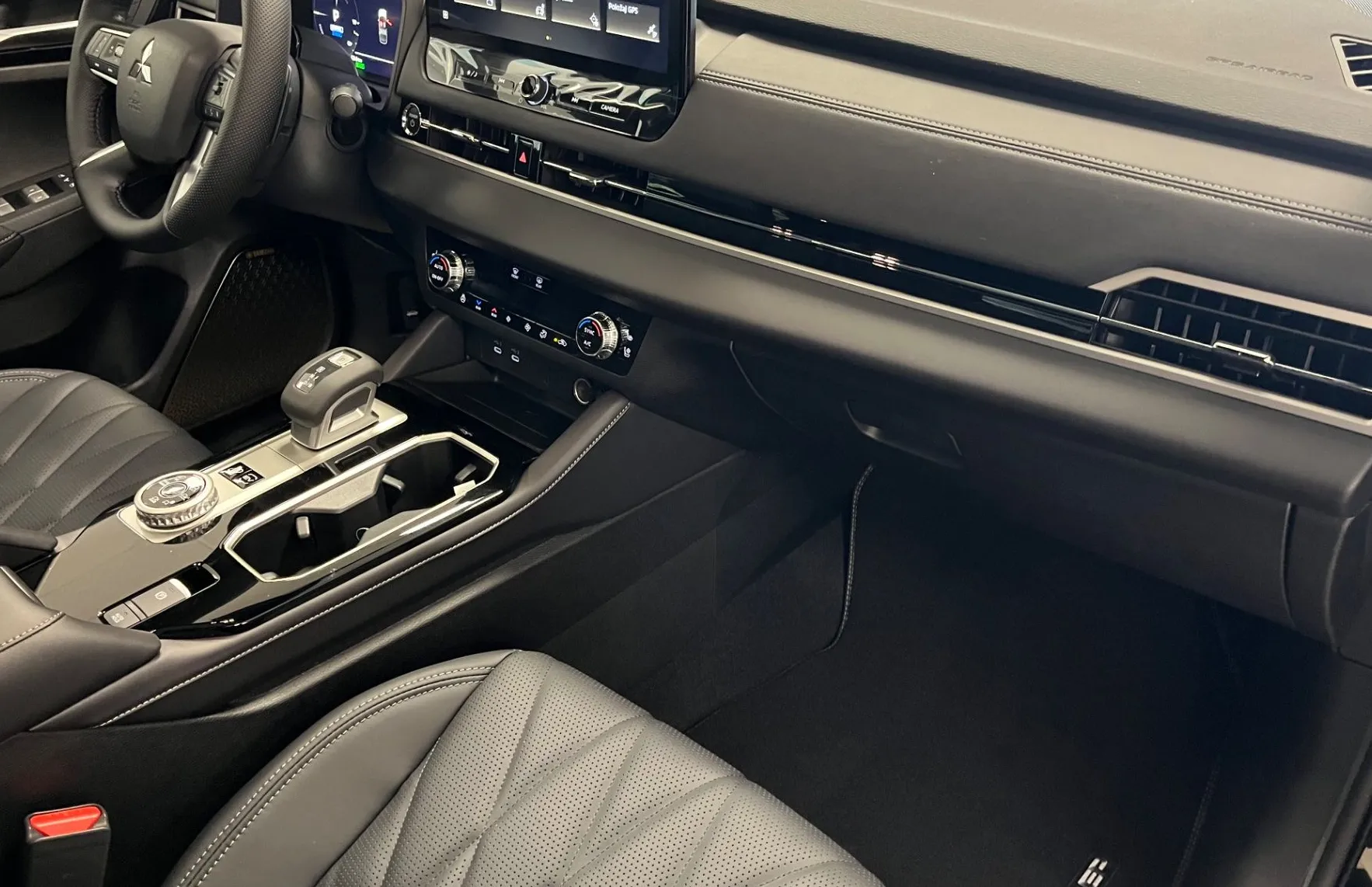 Zunanja slika - Mitsubishi Outlander - Black Edition PHEV 4WD 2.4  Avt. - NA ZALOGI - - 9