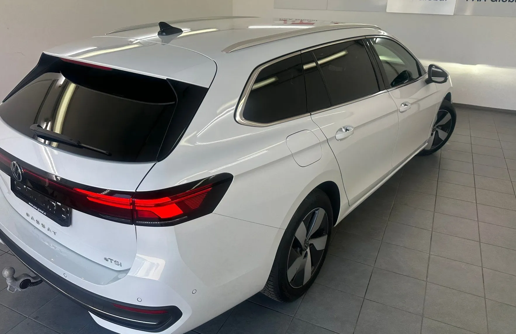 Zunanja slika - Volkswagen Passat - Variant 1.5 eTSI Business DSG.NEMŠKI.KLJUKA.KAMERA.LED.ACC - 9