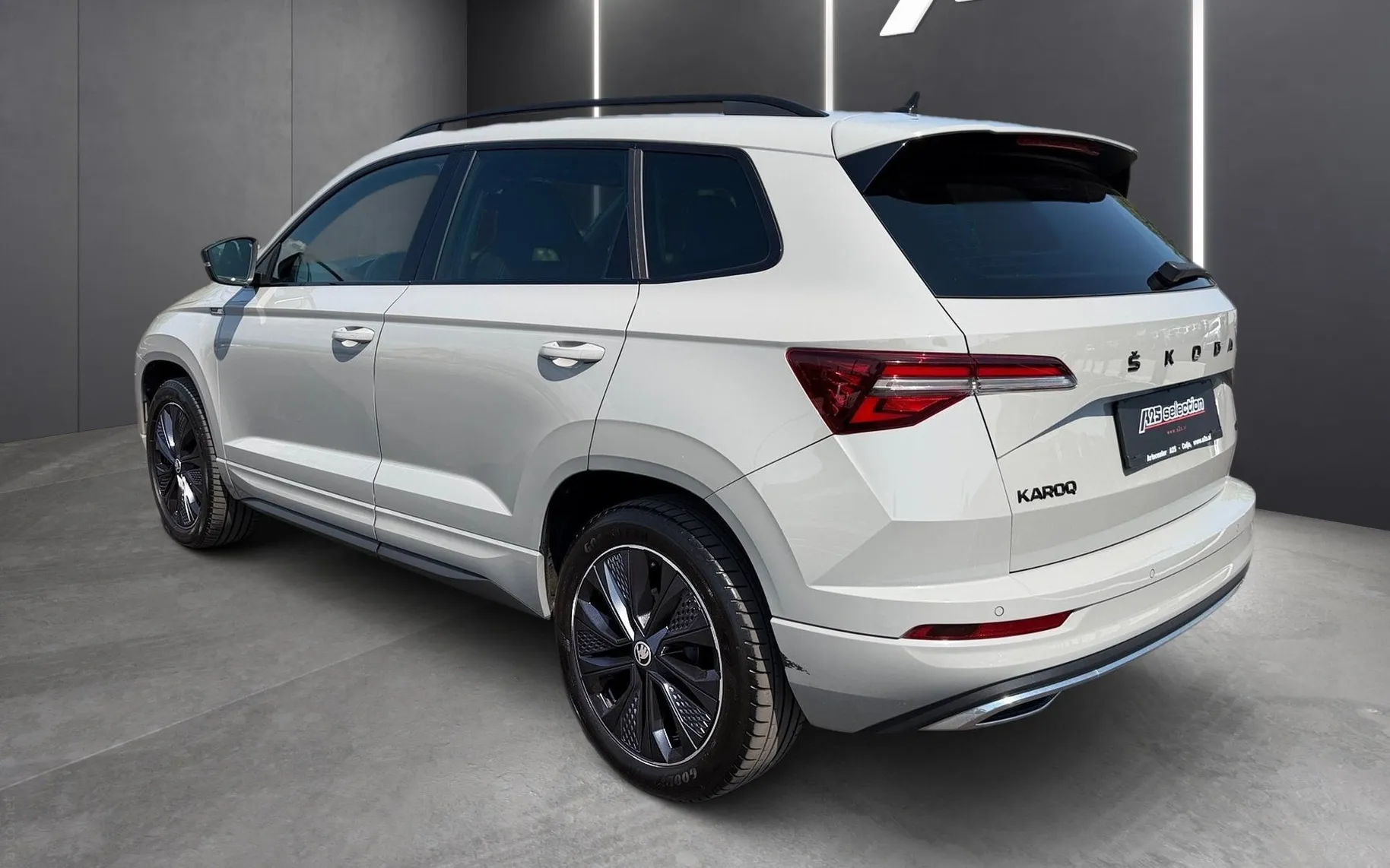 Zunanja slika - Škoda Karoq - 4x4 2.0 TDI Sportline DSG-Webasto-ACC-PDC-Kamera - 4