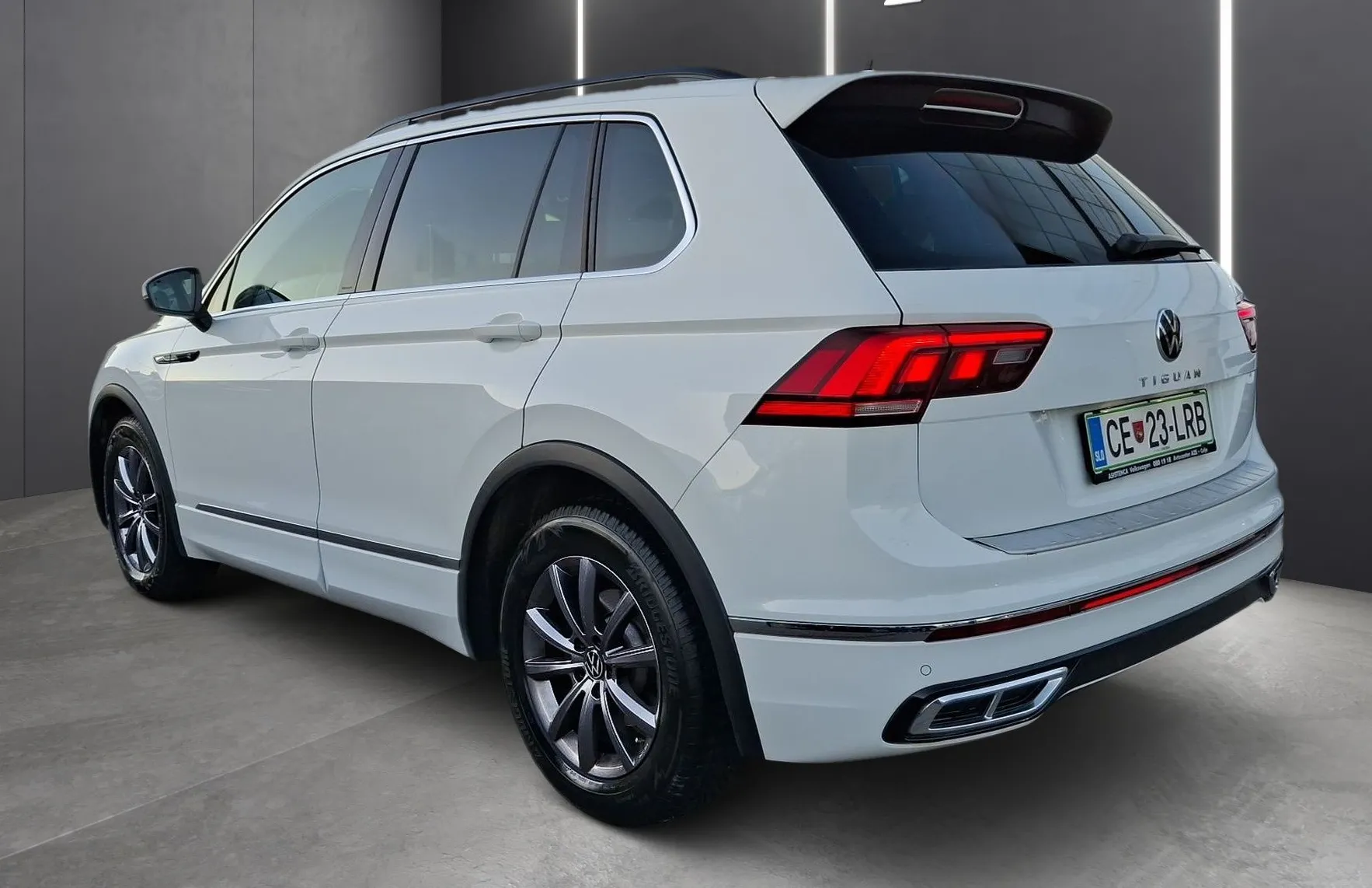 Zunanja slika - VW Tiguan - 2.0 TDI SCR BMT R-Line 110kW - 4