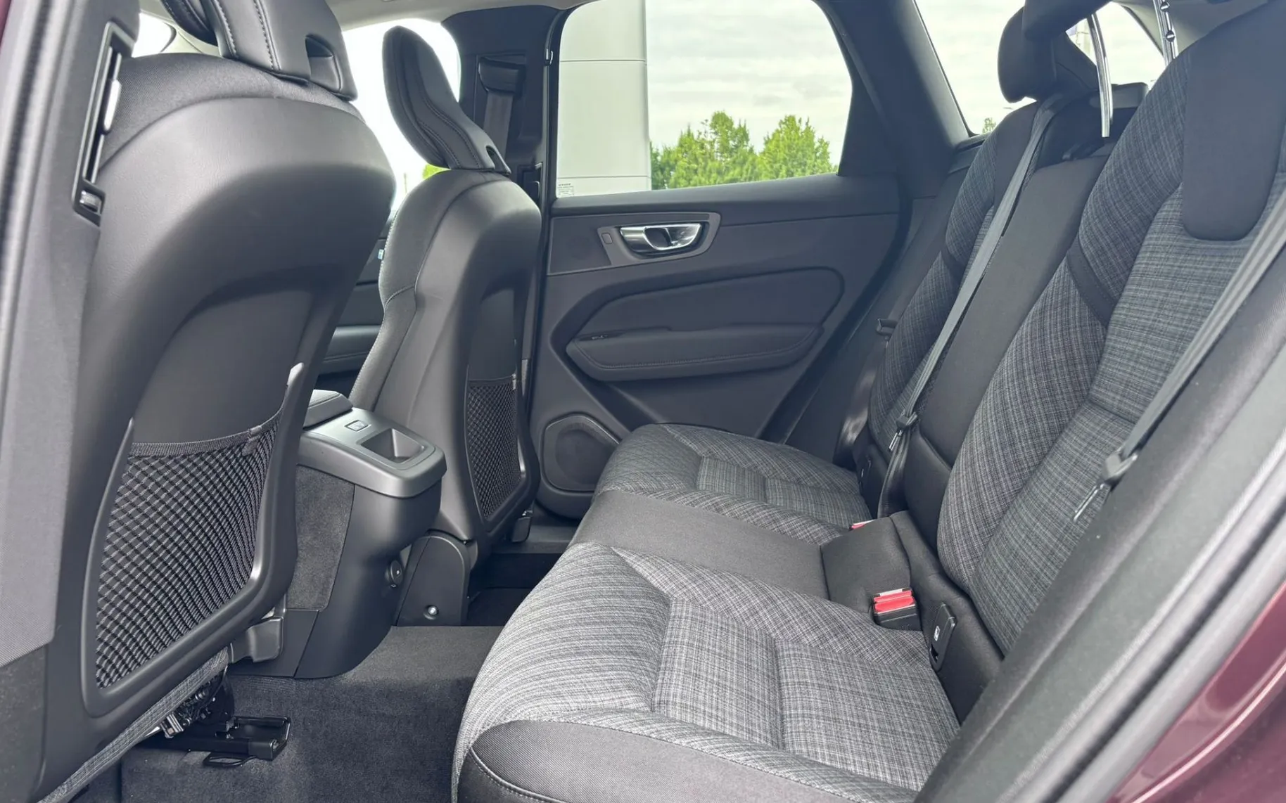 Zunanja slika - Volvo XC60 - B5P  Core AT AWD 3 leta garancije + 3 servisi - 8