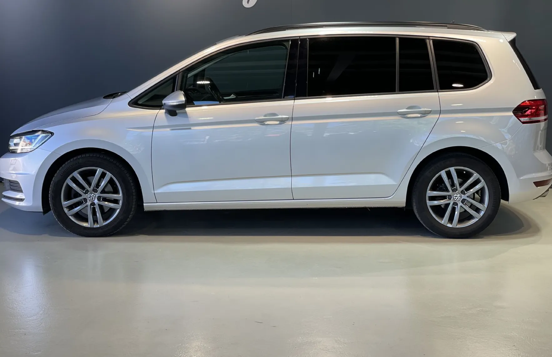 Zunanja slika - VW Touran - PANORAMA-NAVIGACIJA-ALCANTARA-GRETJE-DSG-ALU-LED - 5