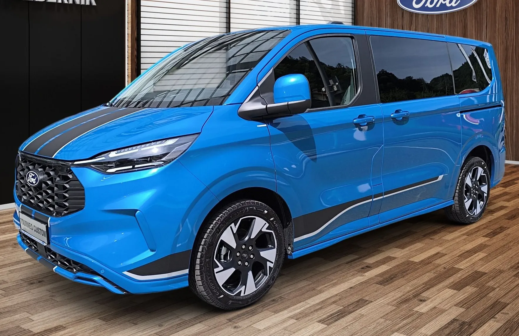 Zunanja slika - Ford Tourneo - Custom SPORT 2.0 TDCi 170PS A8 L1 FWD - 1