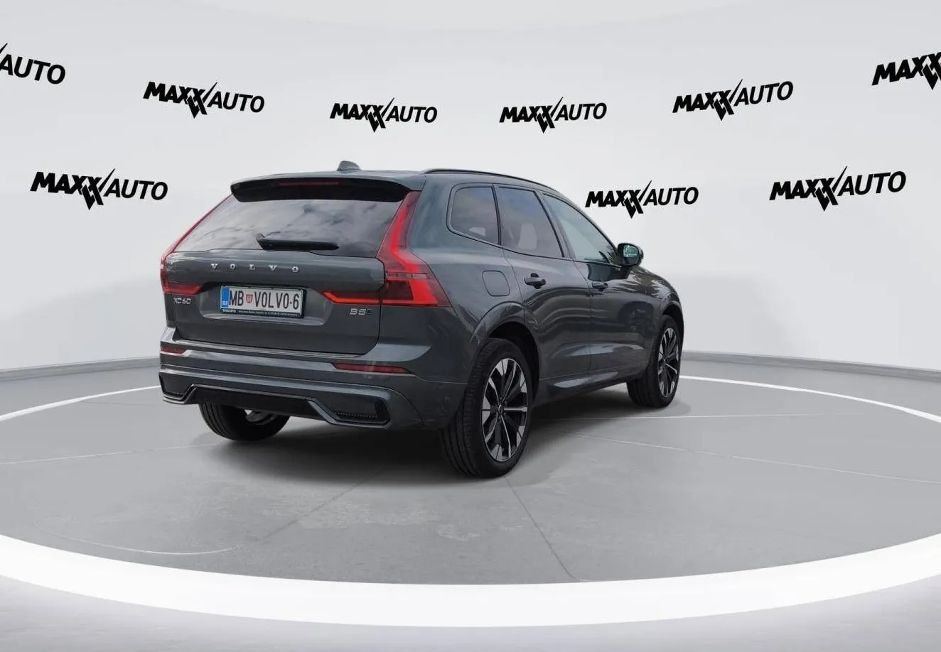 Zunanja slika - Volvo XC60 - B5P AWD Plus Dark Avt. - 5
