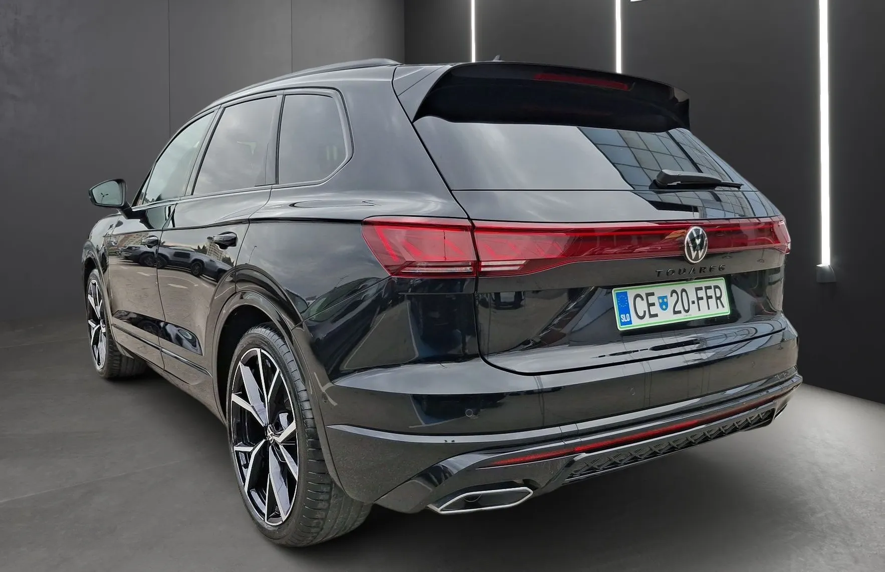 Zunanja slika - VW Touareg - R-Line 3.0 V6 TDI 286KM Black Style - 4