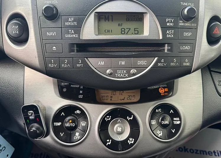 Zunanja slika - Toyota RAV4 - 2.0 Limited Aut. 4x4 - 9