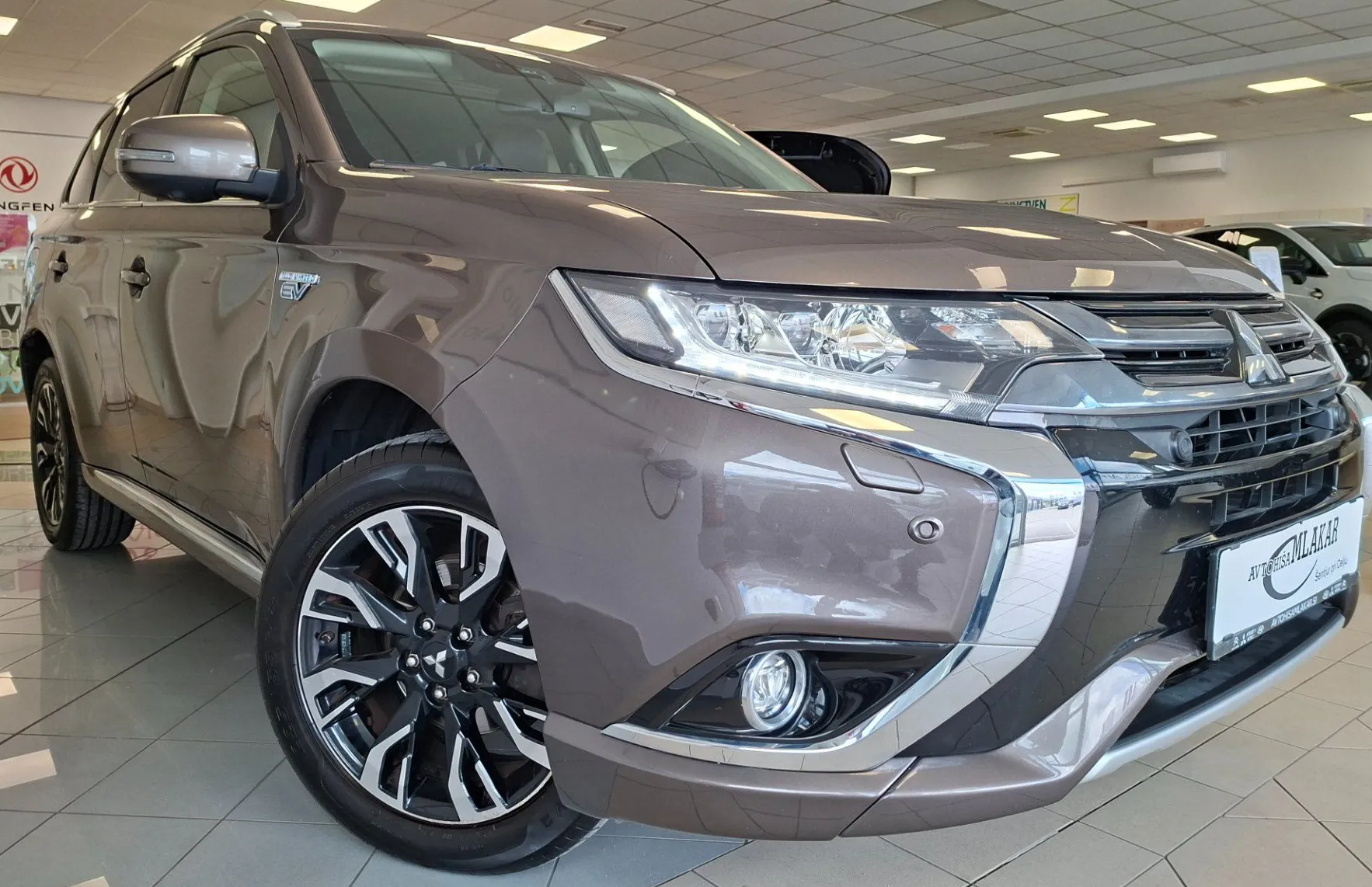 Zunanja slika - Mitsubishi Outlander - PHEV 4WD 2.0 Instyle Navi+ Avt.-SLO-ODLIČEN- - 1