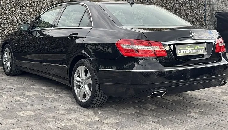 Zunanja slika - Mercedes-Benz E-Razred - E 220 CDI AVANTGARDE AVT GR SED NAVI PDC ACC - 4