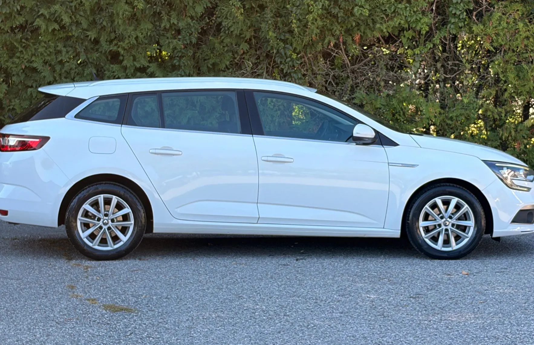 Zunanja slika - Renault Mégane - Megane Grandtour Blue dCi 115 Intens EDC - 4