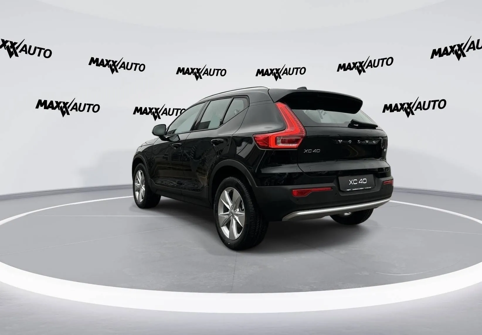 Notranja slika - Volvo XC40 - B3P Core Avt... - 7