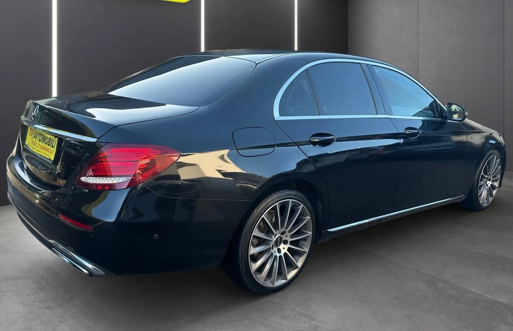 Zunanja slika - Mercedes-Benz E-Razred - E 220 d FULL LED TEMPOMAT NAVI 360 KAMERA PDC ... - 9