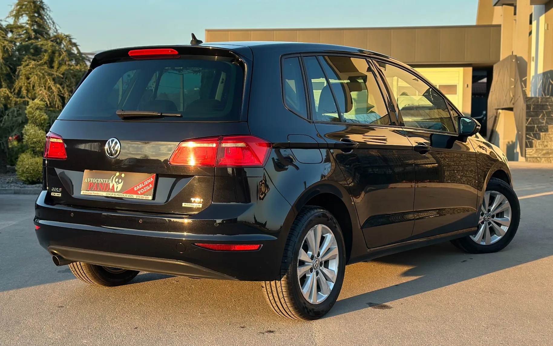 Zunanja slika - Volkswagen Golf - Sportsvan 1.6 TDI DSG Comfortline+ACC+ALU+NAVI+2X PDC - 4