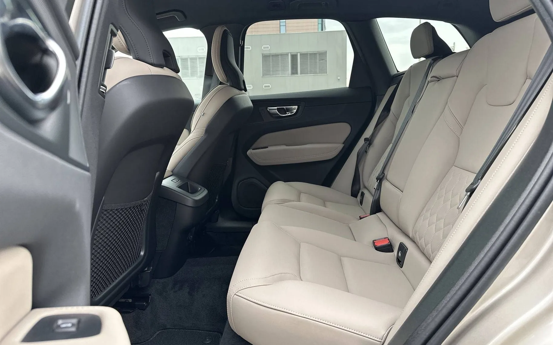Notranja slika - Volvo XC60 - B5 P AWD Plus Dark Avt. - 11