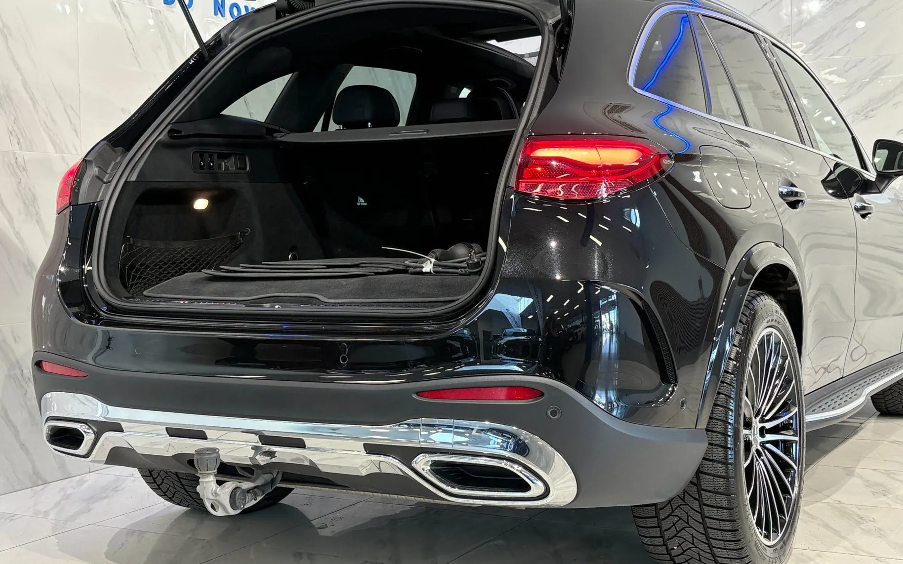 Notranja slika - Mercedes-Benz GLC-Razred - 300e|4M|AMG|Pano|Zračno|HUD|ACC|360K|Burm|Kljuka| - 7