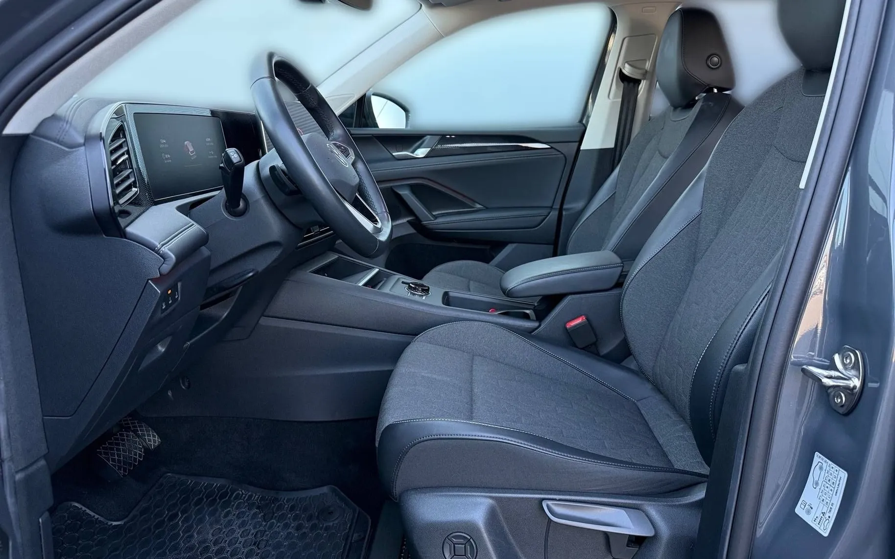 Notranja slika - Volkswagen Tiguan - 1.5 eTSI BMT 4All DSG - 7