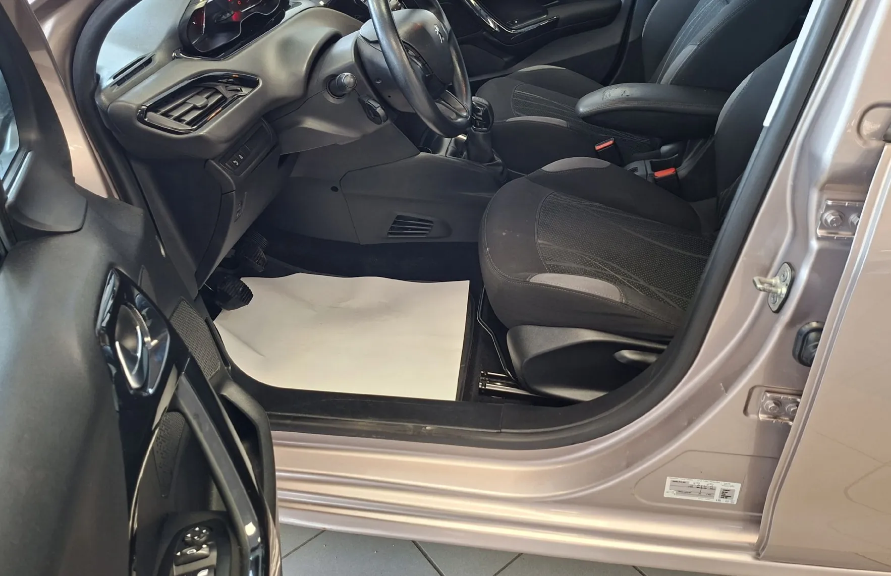 Zunanja slika - Peugeot 208 - ACTIVE 1.4-HITRI KREDIT-ODLIČEN- - 18