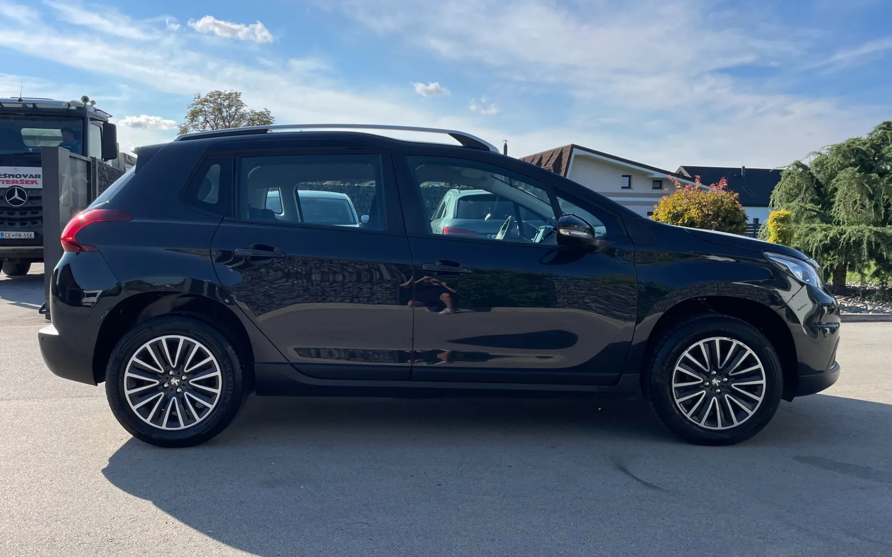 Zunanja slika - Peugeot 2008 - 1,2 PureTech 82 Allure - 5