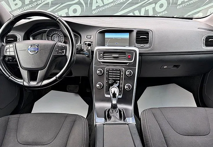 Zunanja slika - Volvo V60 - D3 Momentum Geartronic+110KW+BIXENON+NAVI+UGODNO - 9