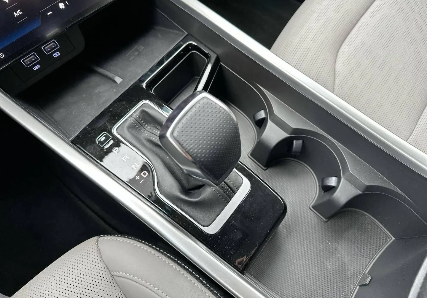 Notranja slika - SsangYong Torres - 1.5 T-GDI PREMIUM 4WD AT... - 19