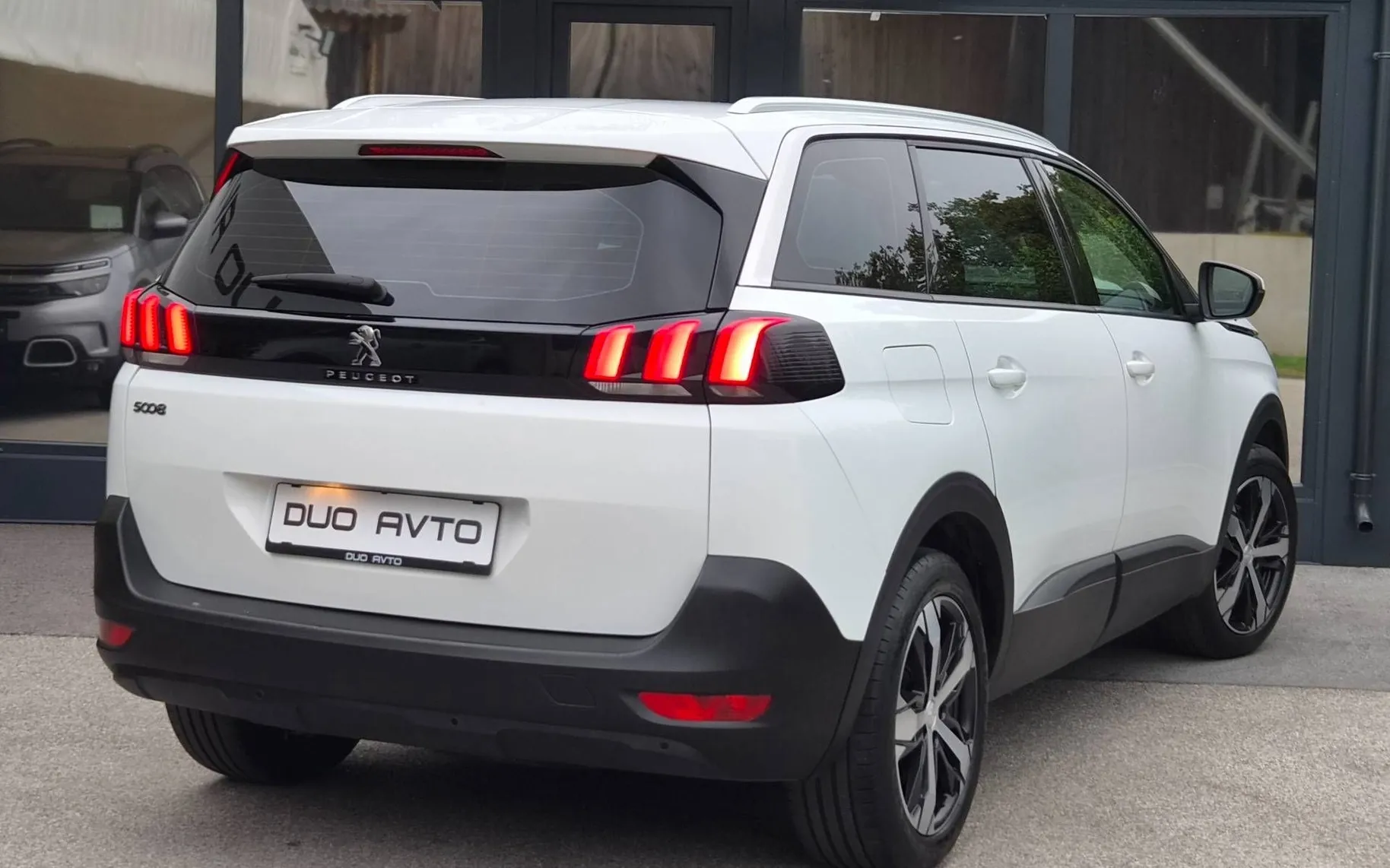 Notranja slika - Peugeot 5008 - 1.6HDI-AVT.-VIRTUAL-NAVI-LED-PDC-SLO-GRIP CONTROL - 10