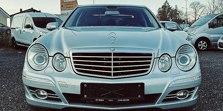 Zunanja slika - Mercedes-Benz E-Razred - E 230 AVANTGARDE + MAX OHRANJEN + BREZ POLOGA - 1