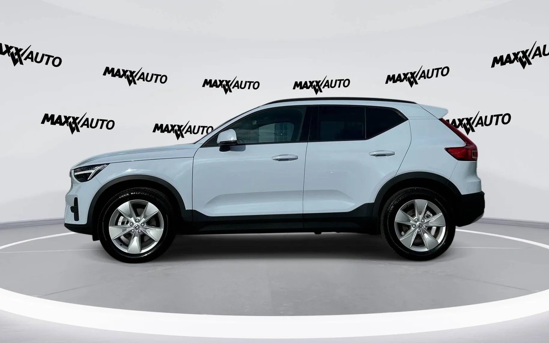 Notranja slika - Volvo XC40 - B3 P Core Avt. - 8