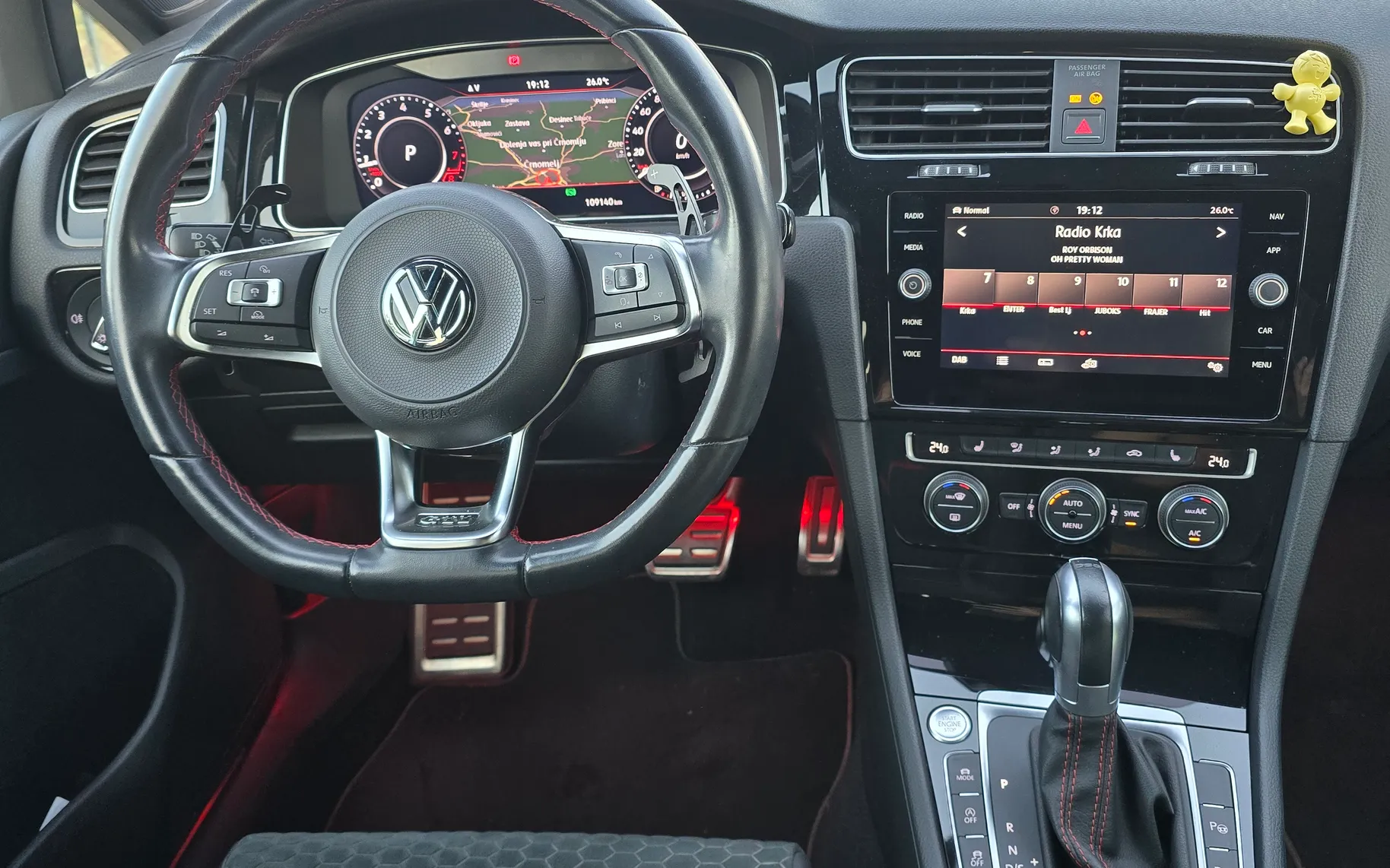 Notranja slika - Volkswagen Golf - VW  7.5 GTI Performance - 10
