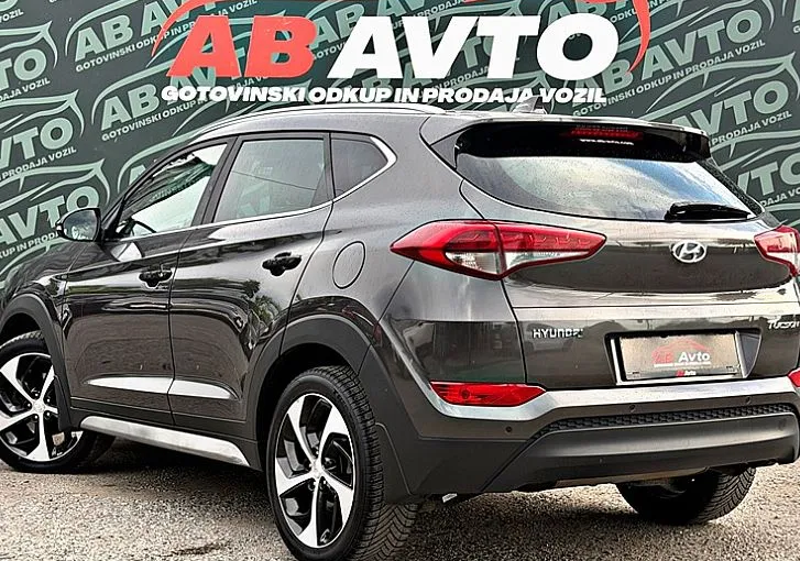 Zunanja slika - Hyundai Tucson - 1.7CRDi Trend DCT+GRETJE+NAVI+TOUCH+ALU19+SERVISNA - 7