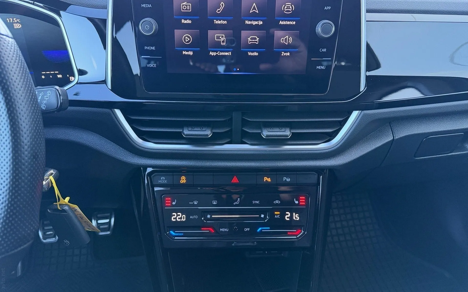 Notranja slika - Volkswagen T-Roc - 2.0 TDI BMT R-Line-ACC-Mrtvi kot-PDC-Vl.kljuka.... - 9