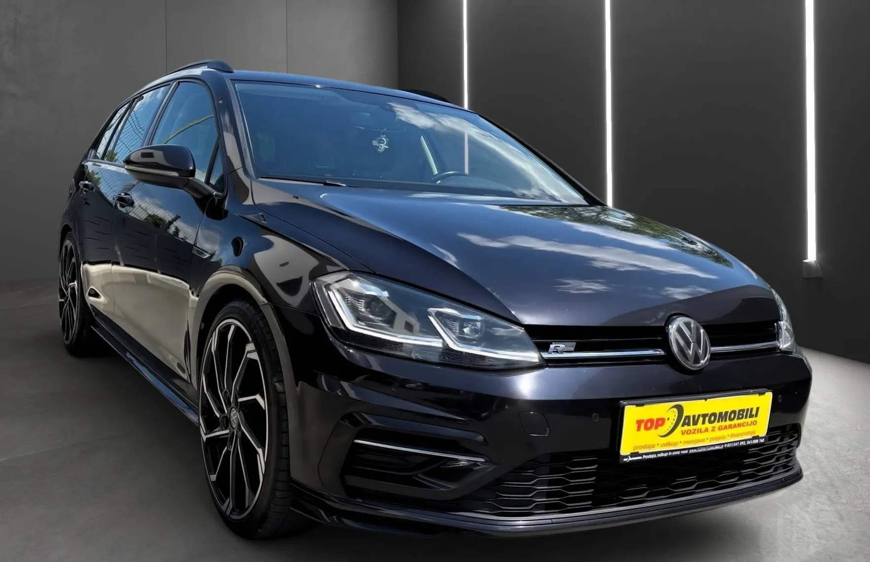 Zunanja slika - VW Golf - Variant 2.0 TDI R-LINE FULL LED ACC SLOVENSKO POREKLO PD.. - 11