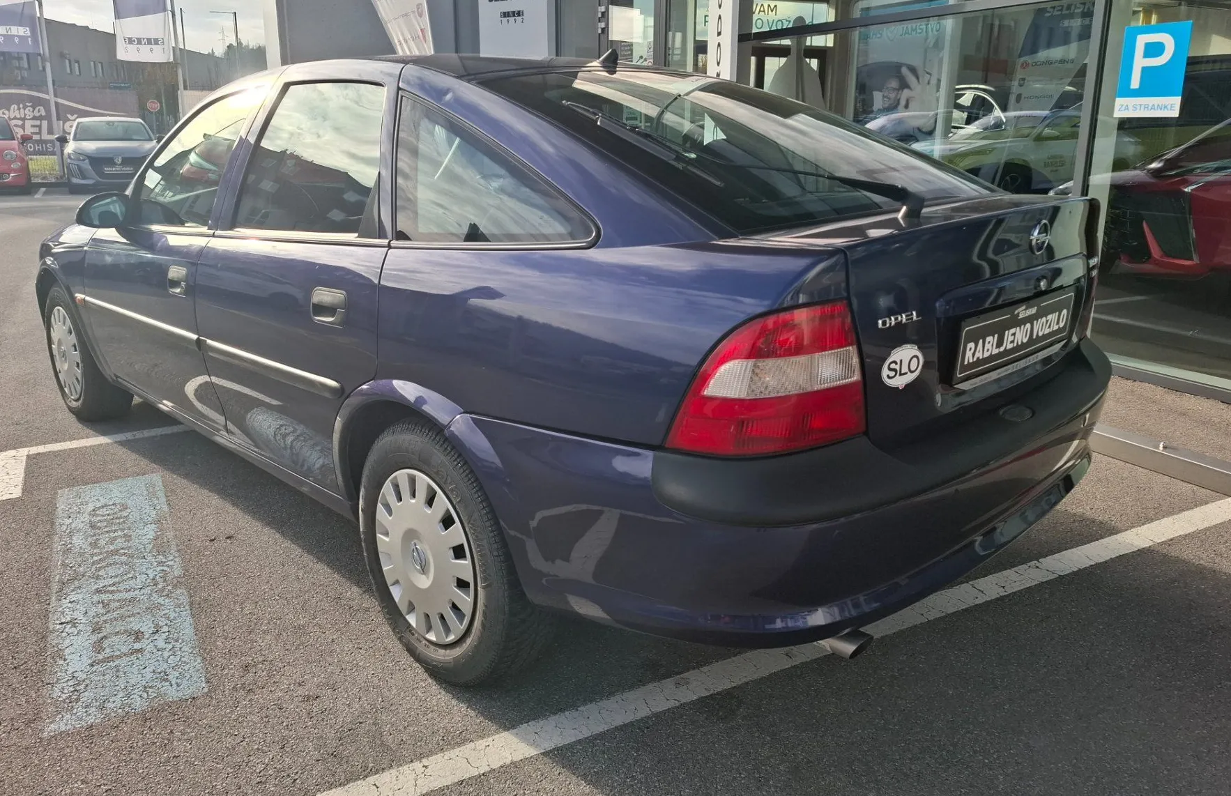 Zunanja slika - Opel Vectra - 1.6i 16V - SLOVENSKO POREKLO + ODLIČNO OHRANJEN - 5
