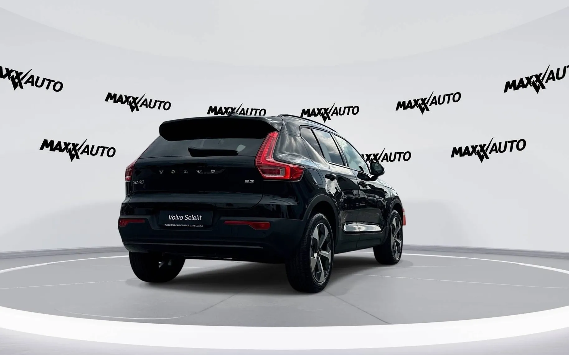 Zunanja slika - Volvo XC40 - B3 P Plus Dark Avt. - 5