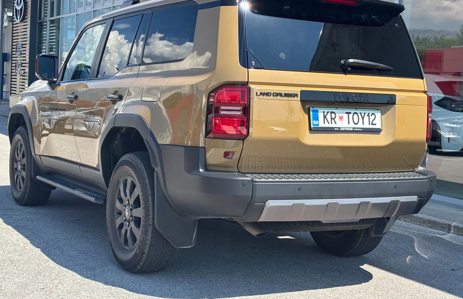 Zunanja slika - Toyota Land Cruiser - 2.8 D-4D MHEV Executive Avt. - 3