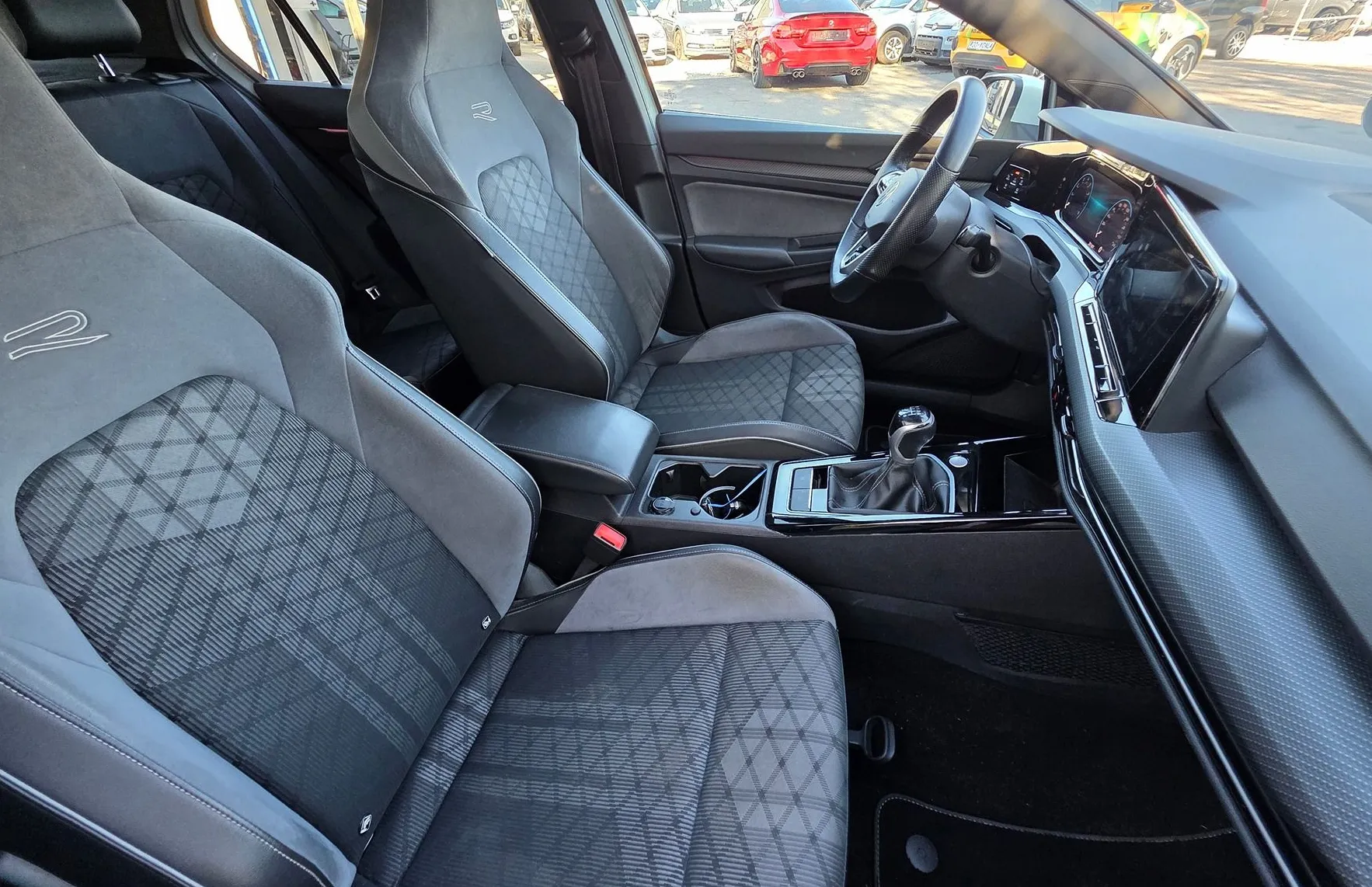 Zunanja slika - Volkswagen Golf - 1.5 TSI R-LINE LED-PANORAMA-ALU19-VIRTUAL-RADAR - 11