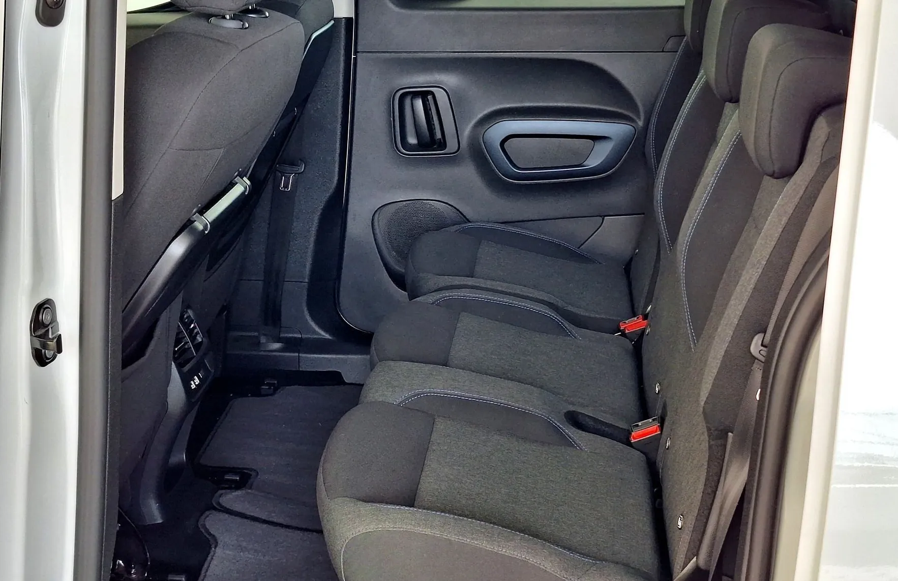 Zunanja slika - Peugeot Rifter - 1.5 HDI L1H1•KAM360•SLO•KEYLESS - 12