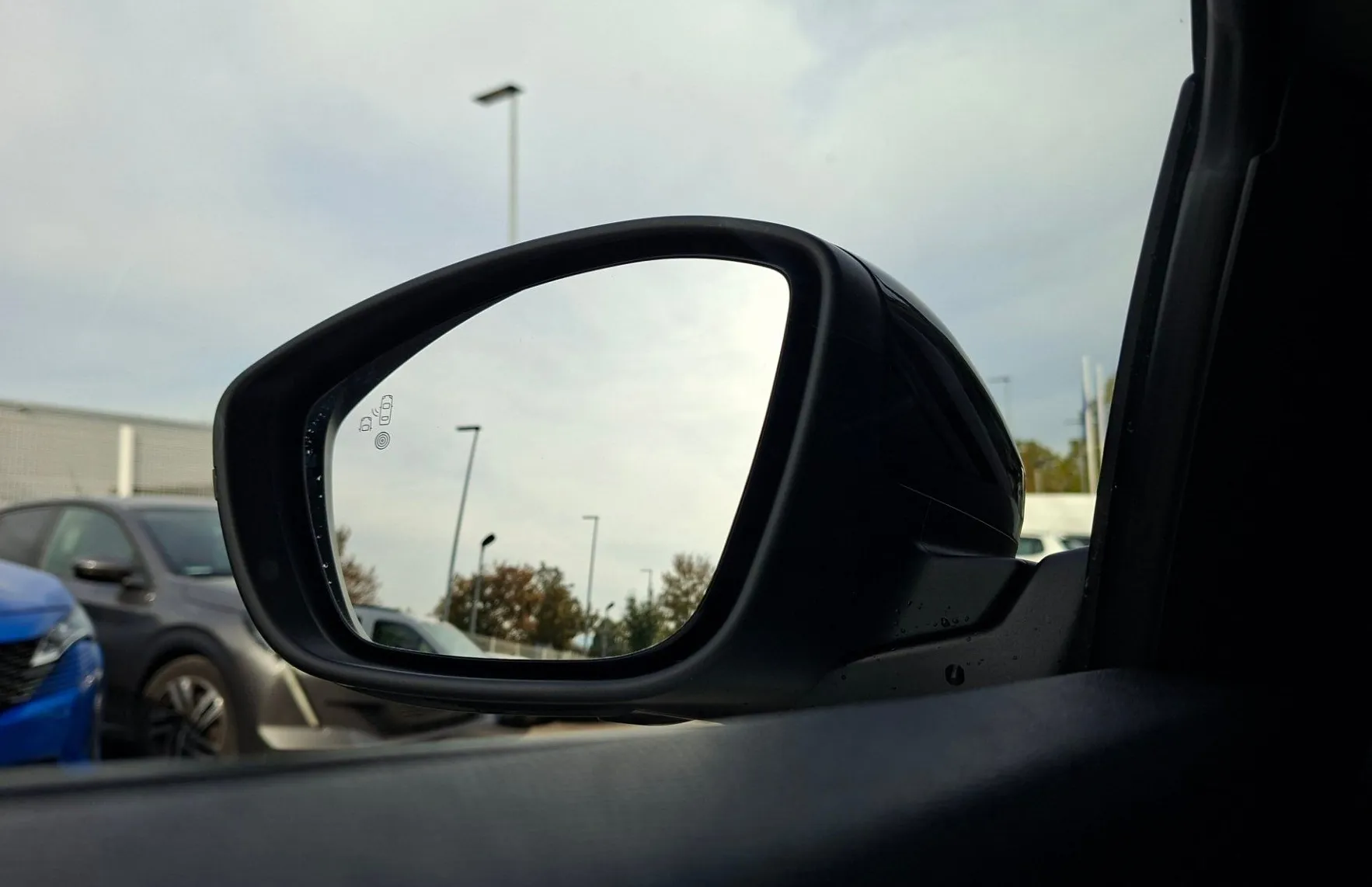Zunanja slika - Peugeot 2008 - 1.5 BlueHDI 130 S&S GT Avt. + panorama - 11