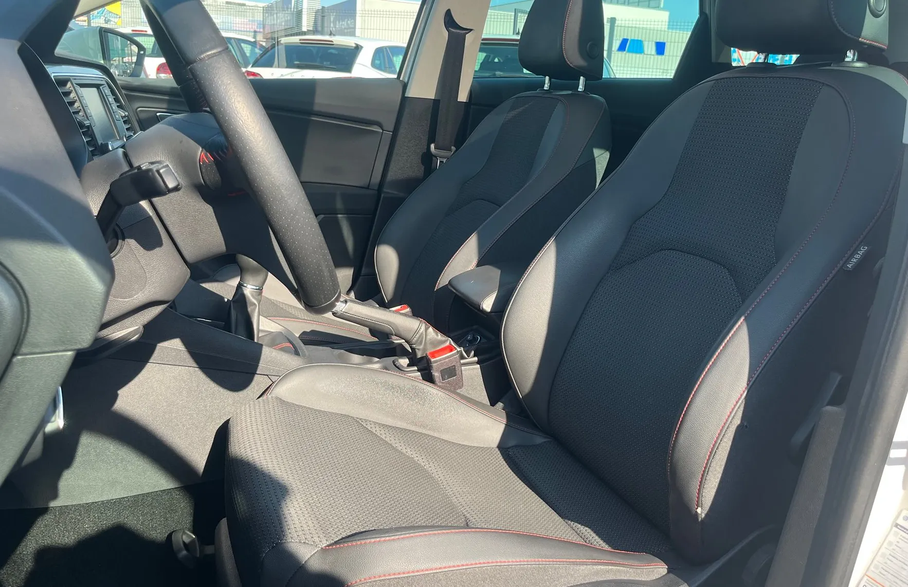 Zunanja slika - Seat Leon - 2.0 TDI 4X4-LED-NAVI-PANO-ALU17-OPR.VELIK SERVIS - 9