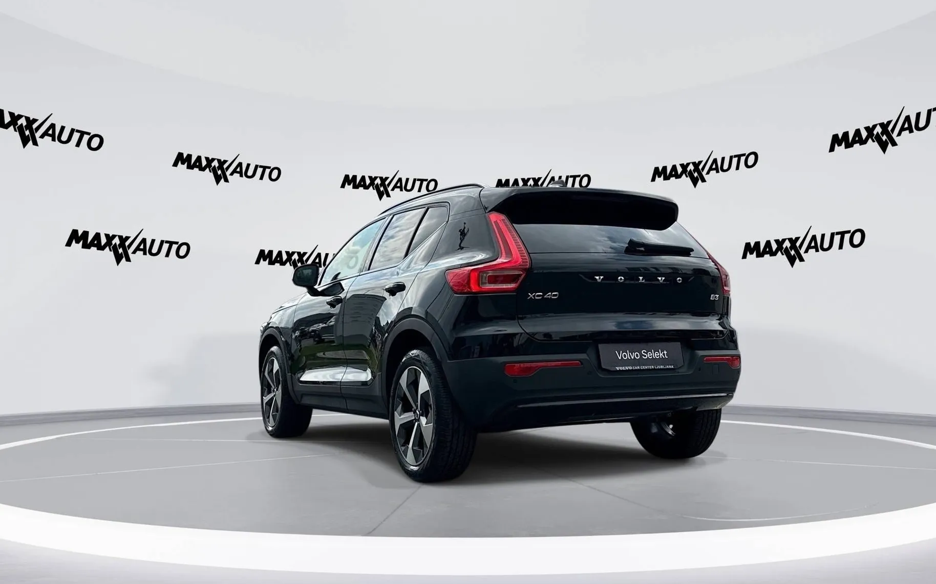 Notranja slika - Volvo XC40 - B3 P Plus Dark Avt. - 7
