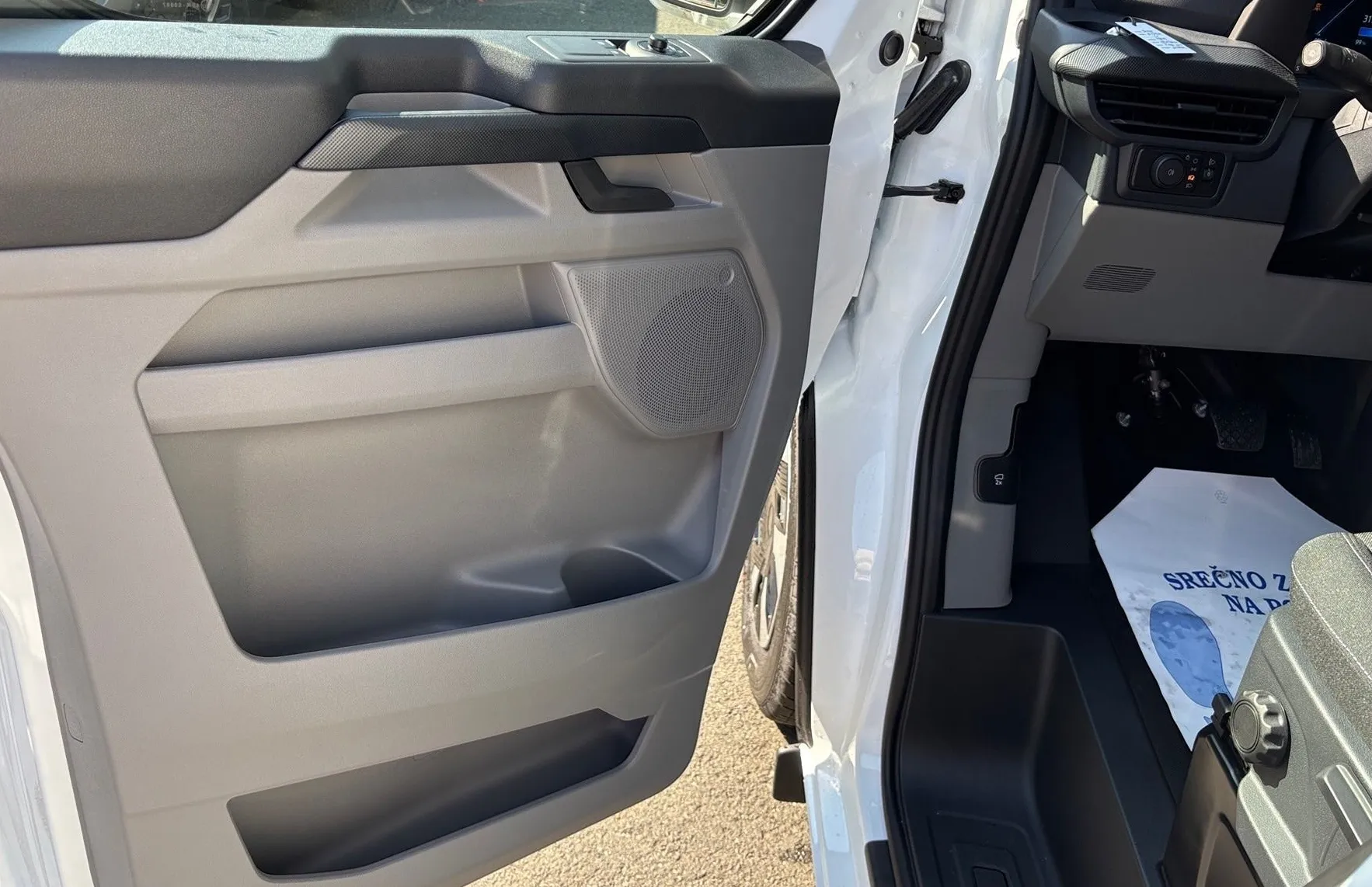 Zunanja slika - Ford Tourneo - Custom Kombi TREND AWD 160 kW 217 KM bat. 71.4KWH - 13