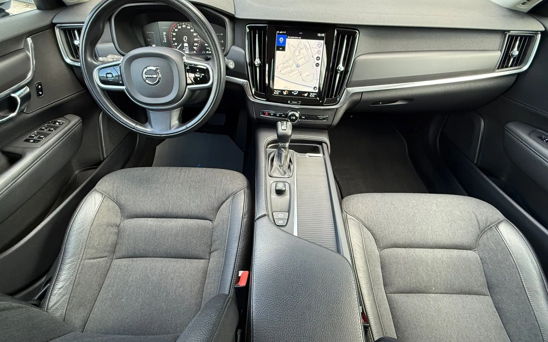Zunanja slika - Volvo V90 - D3 A AWD Kinetic-Virtual-Full led-Velik servis... - 10
