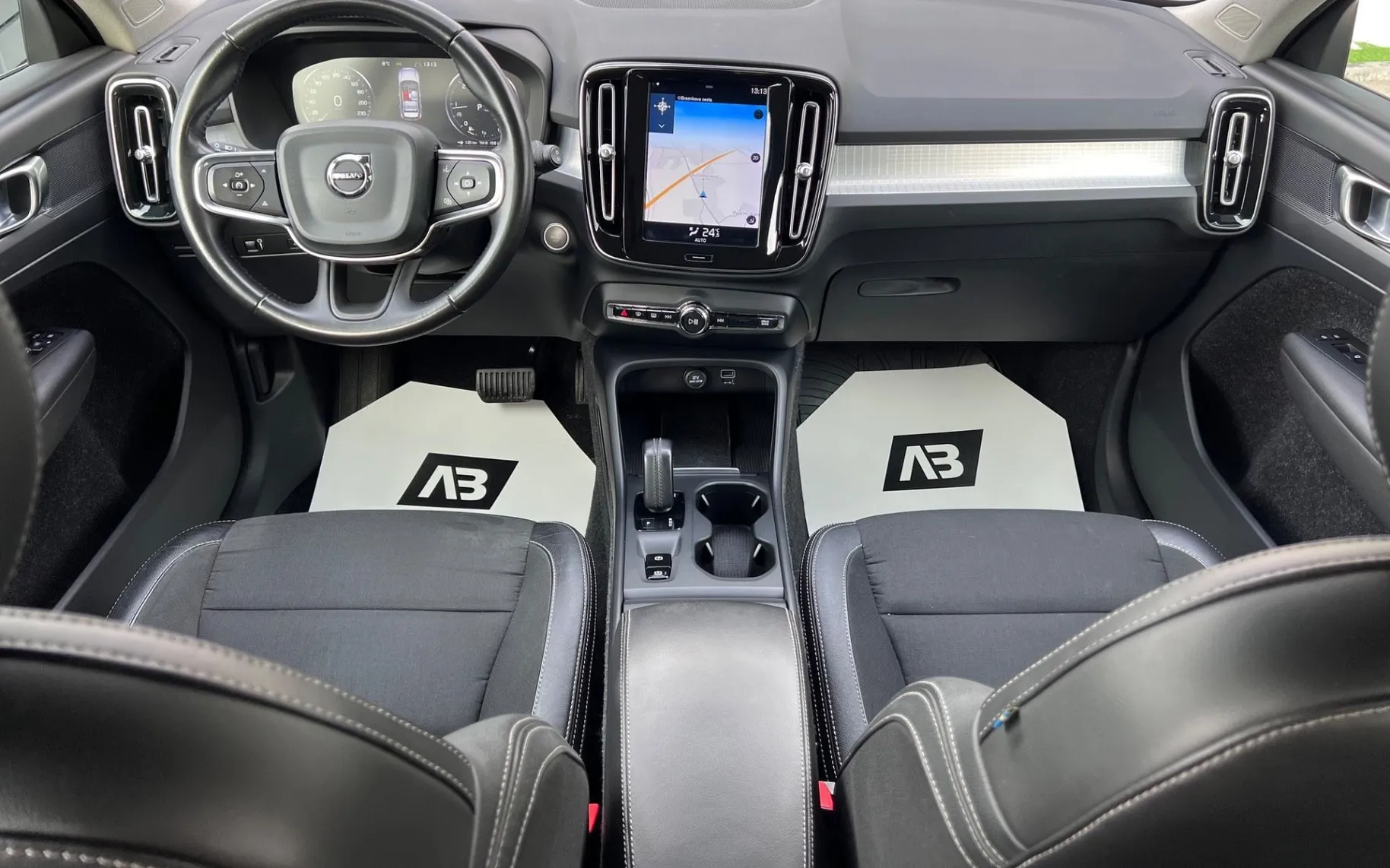 Notranja slika - Volvo XC40 - D3+LED+NAVI+KAMERA+ALU+KEYLESS GO+AUTO HOLD... - 12