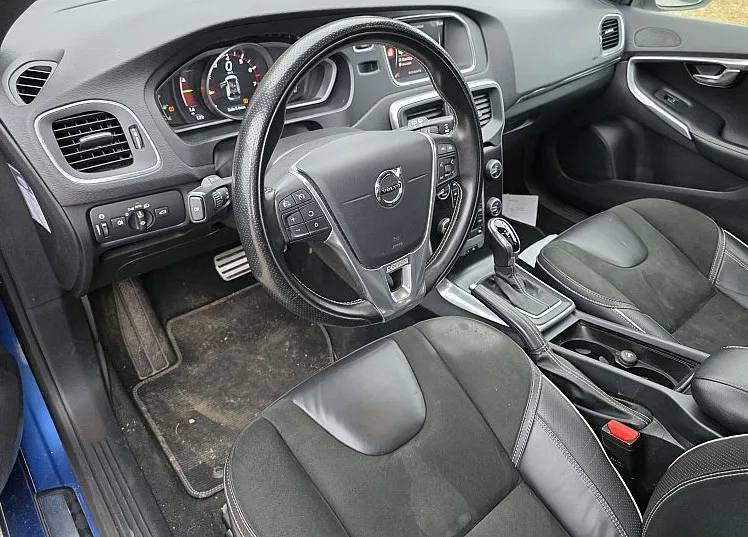 Zunanja slika - Volvo V40 - T3 A R-Design Polar+ FULLED•PANOR•GRETJE•KAMER•17C - 5