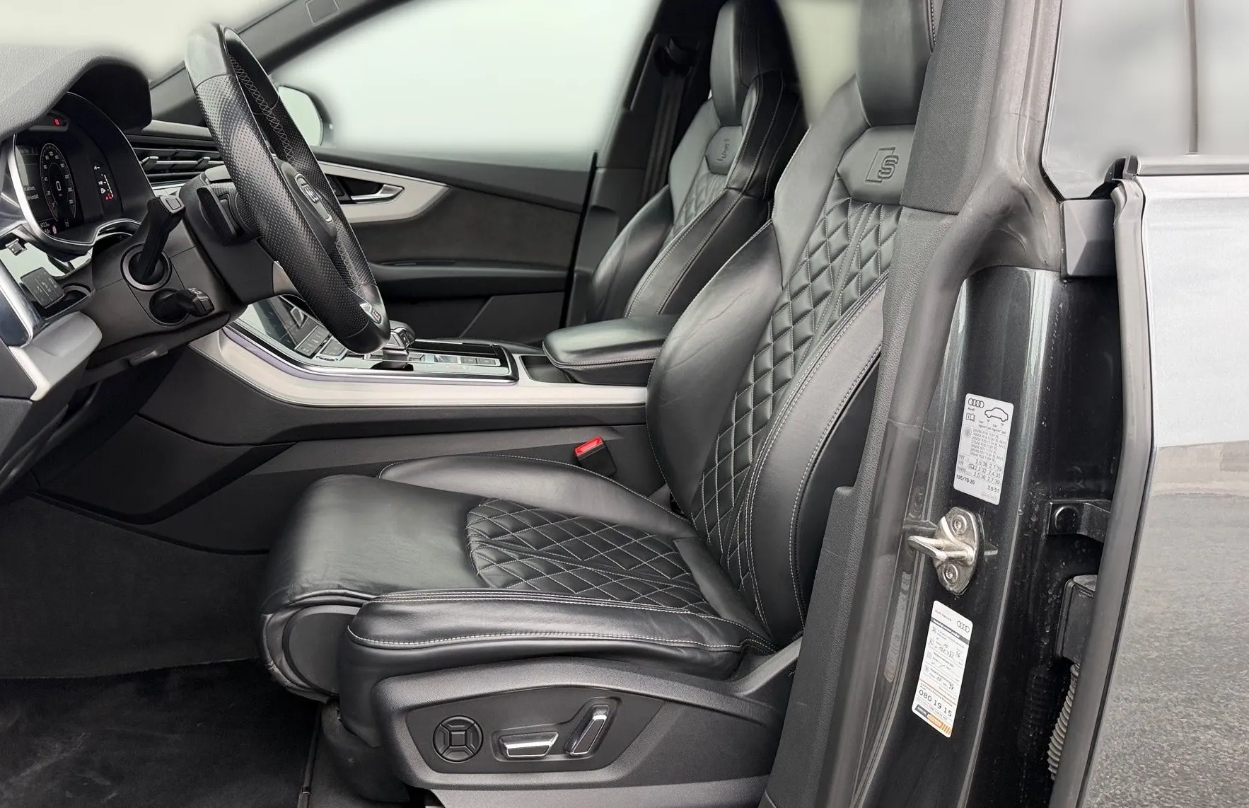 Zunanja slika - Audi Q8 - 50 TDI Quattro-S Line-Zračno-22 COL-360kamera-Navi - 7