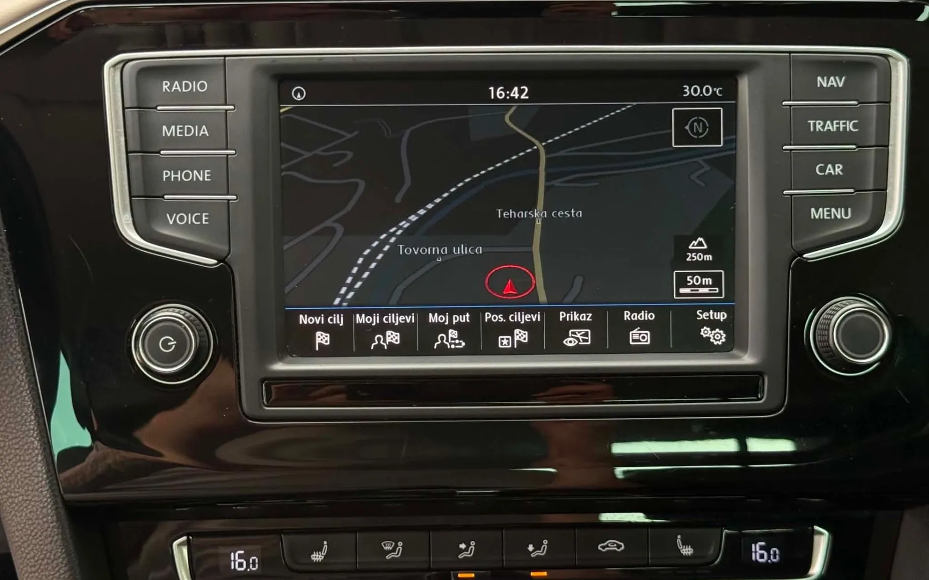 Notranja slika - Volkswagen Passat - 2.0 TDI-DSG-H LINE-FUL LED-LIZING ZA TUJCE-ACC- - 11