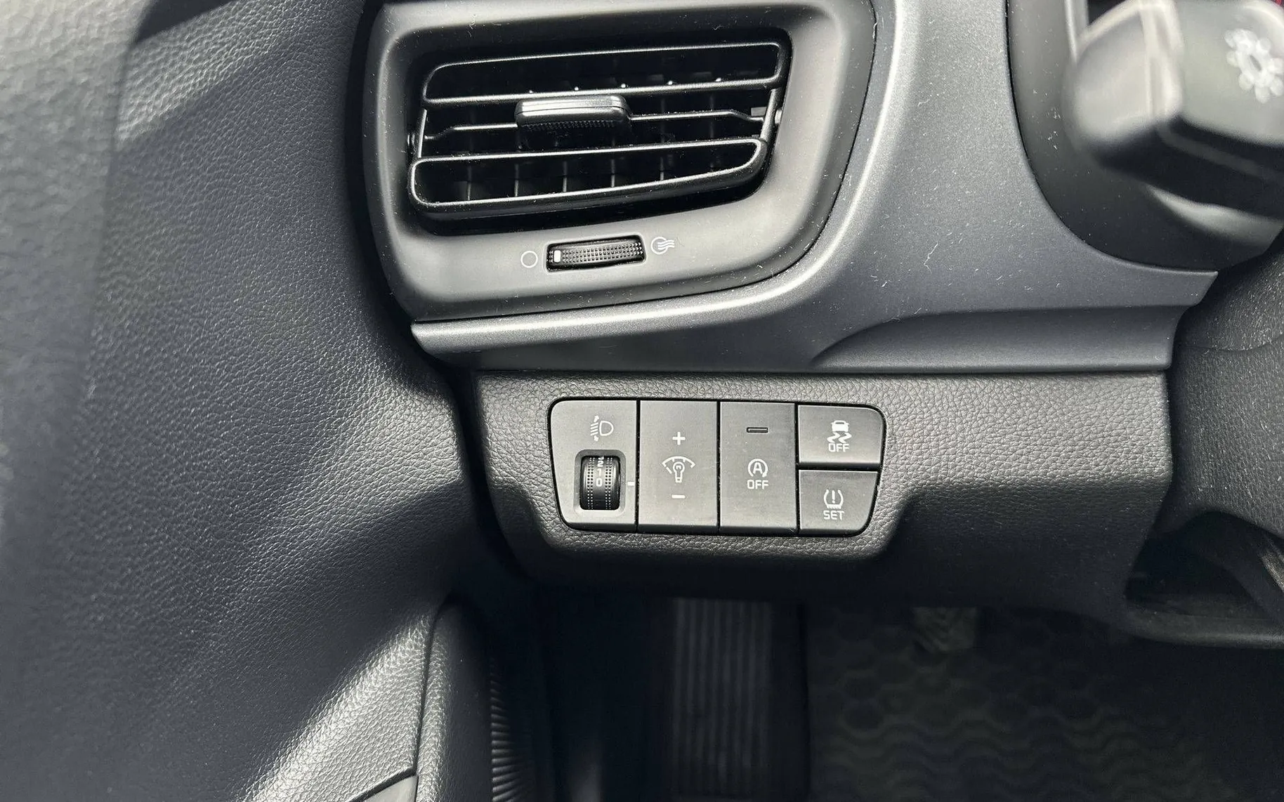 Notranja slika - KIA Stonic - 1.2 DPI LX Fun ISG - 15