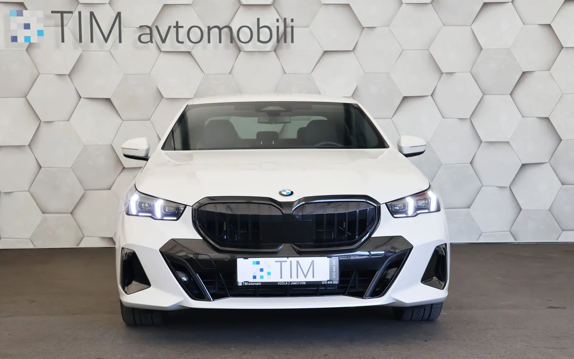 Zunanja slika - BMW Serija 5 - 5 Series 520dA M-Sport 197KM COCKPIT RADAR HEAD Up HarmanK - 5